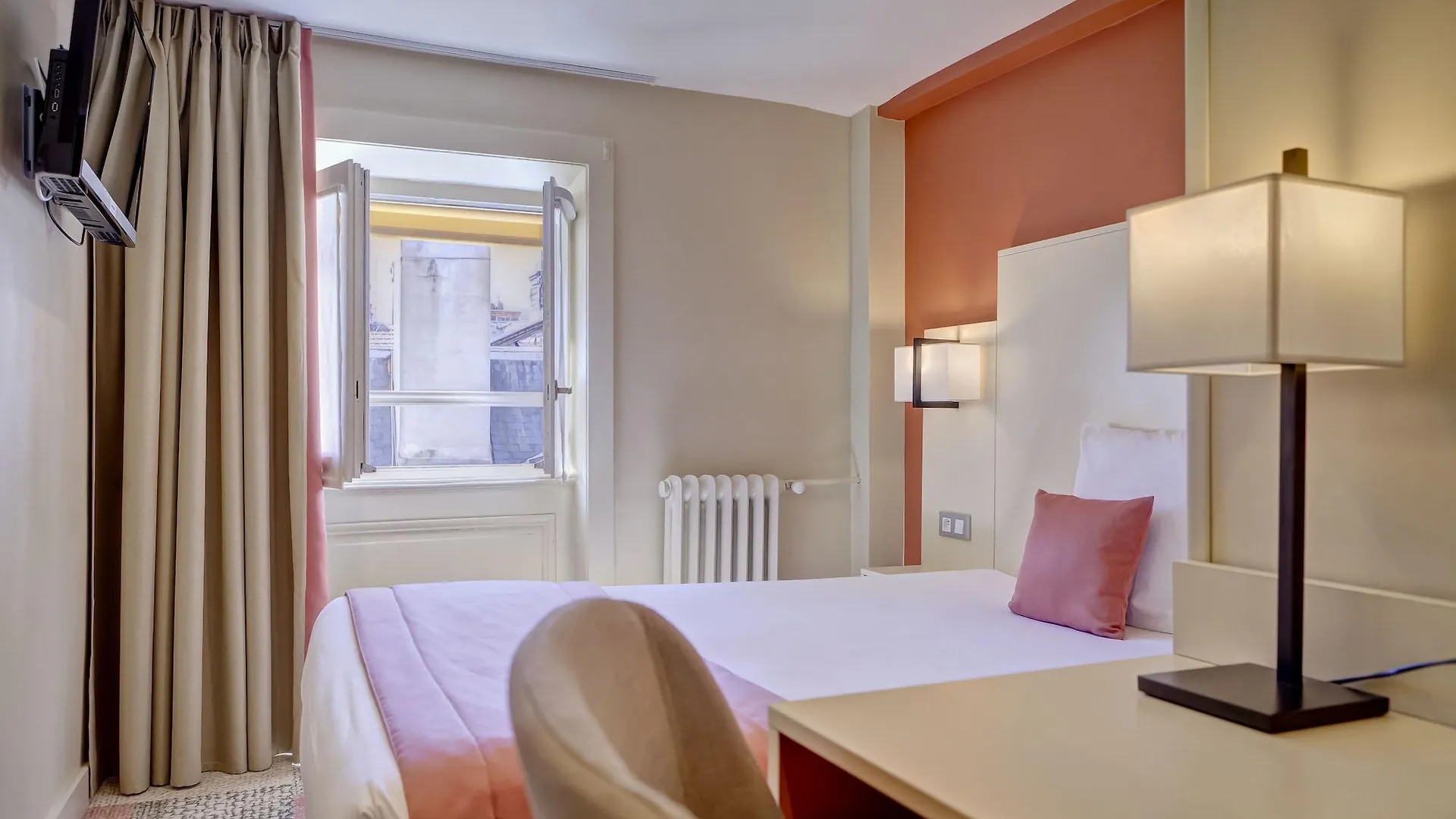 Hotel Des Remparts Perrache Lyon 3*,