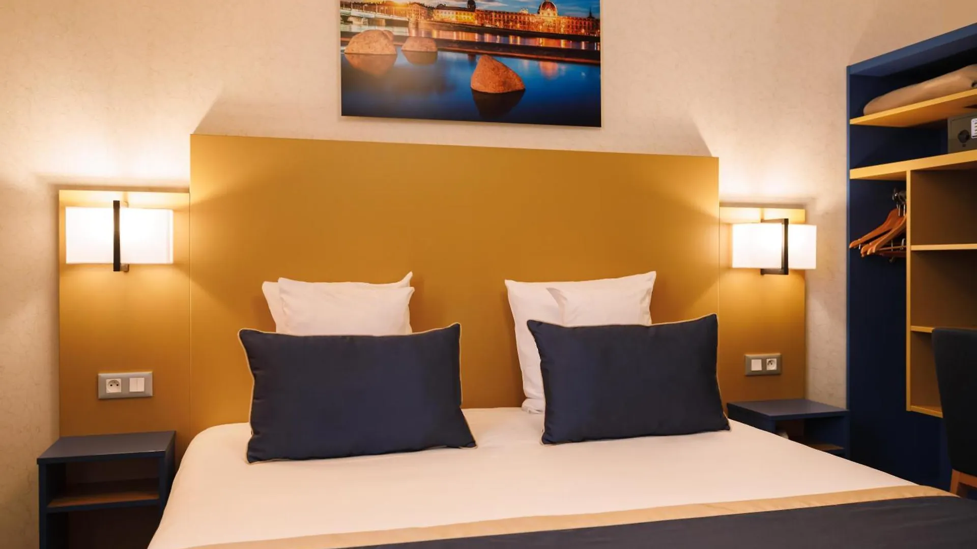 ***  Hotel Des Remparts Perrache Lyon France